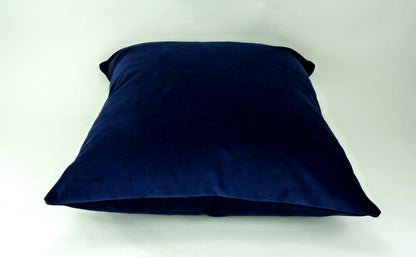 midnight blue velvet pillow // midnight blue velvet cushion // navy blue velvet pillow