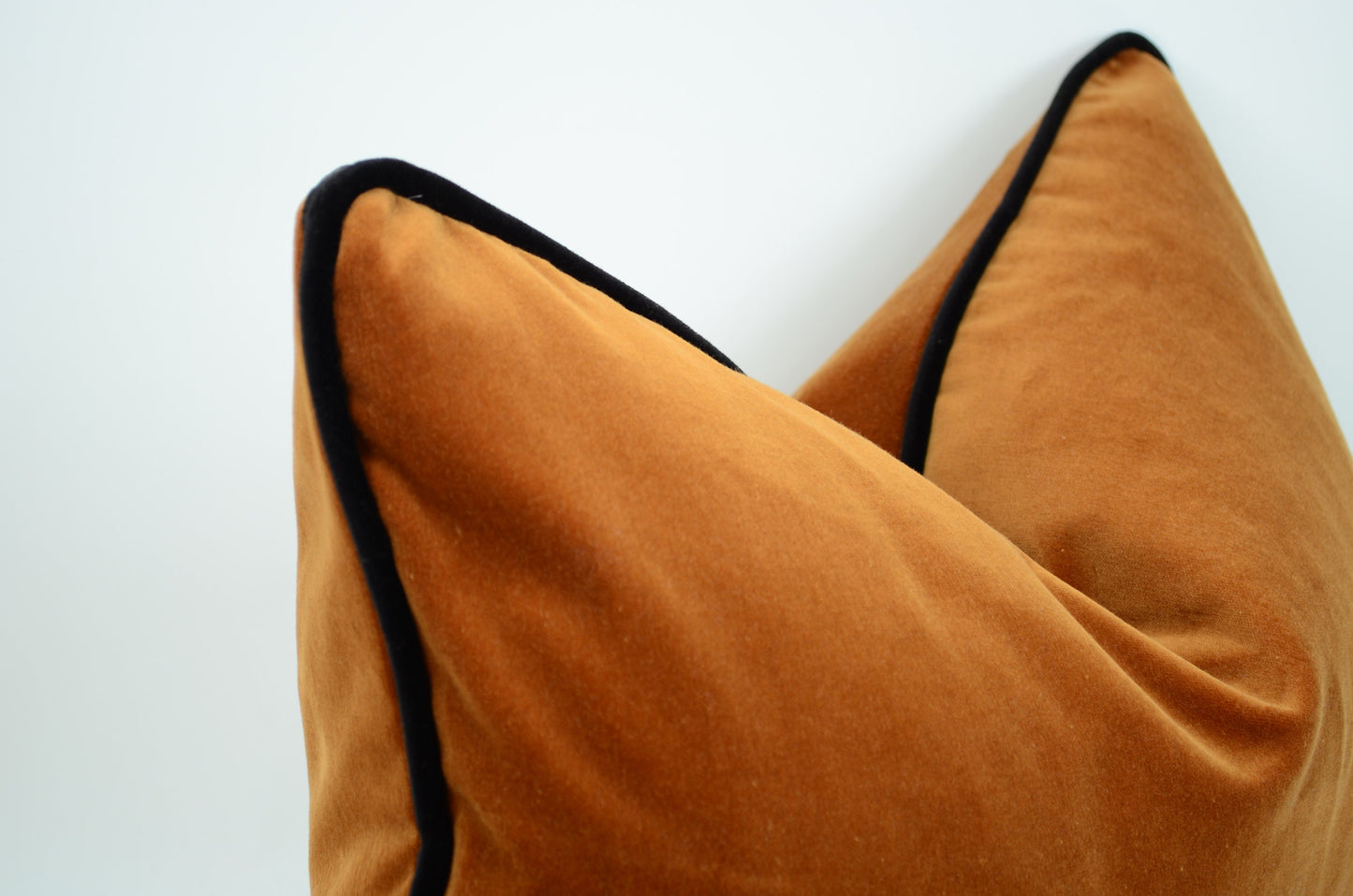Copper velvet pillow // copper velvet cushion // fall velvet pillow // fall decor // autumnal cushion