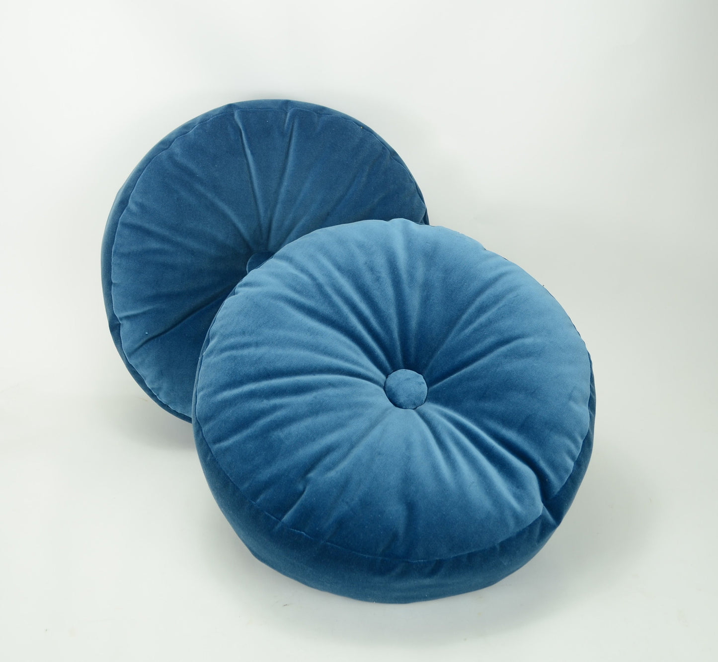 Round velvet pillow // blue round tufted pillow // round tufted pillow // round blue cushion // blue velvet pillow