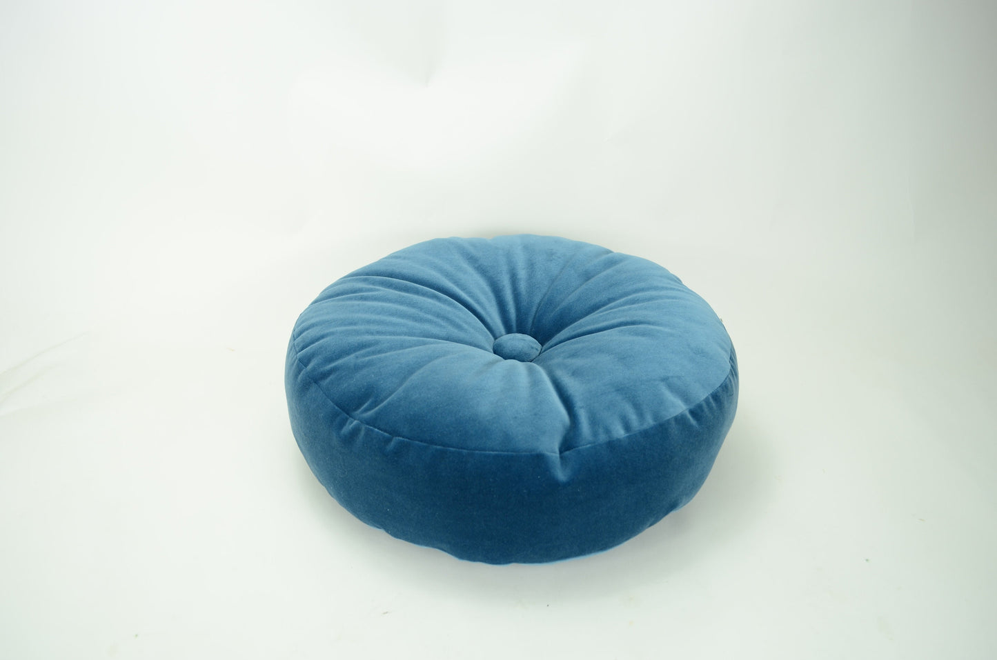 Round velvet pillow // blue round tufted pillow // round tufted pillow // round blue cushion // blue velvet pillow