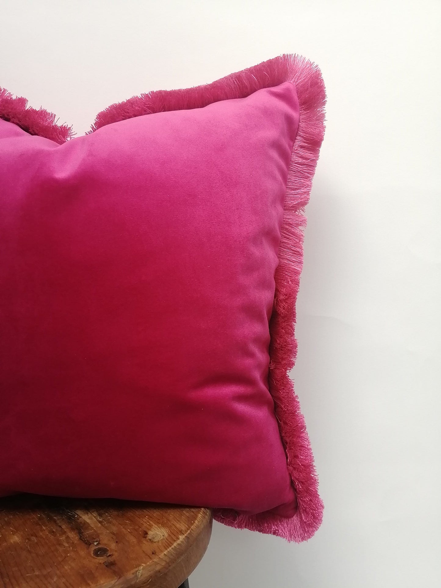 Hot pink velvet fringe pillow // bright pink velvet cushion // pink velvet fringe pillow cushion