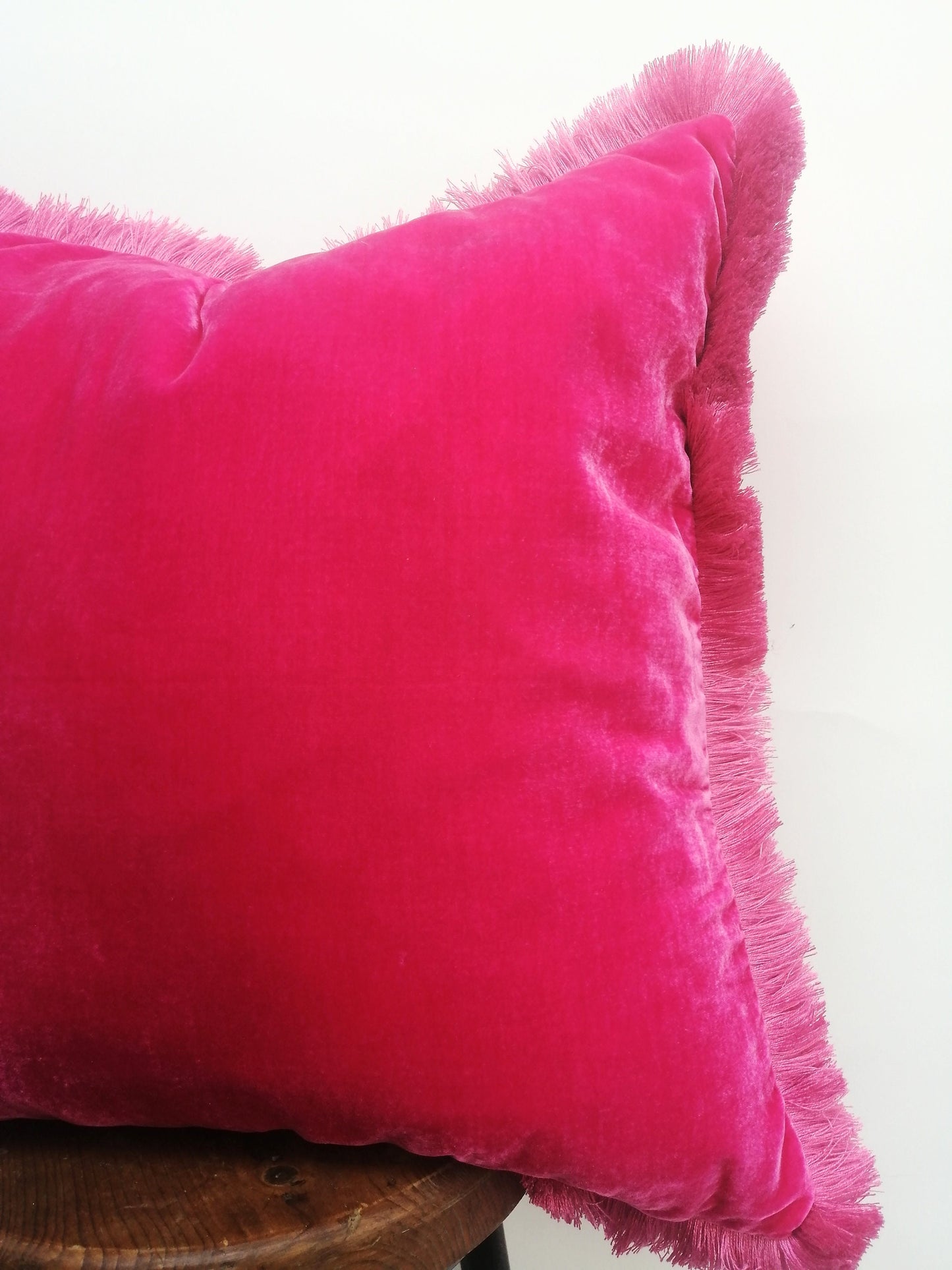 Hot pink silk velvet pillow // bright pink silk velvet cushion // pink velvet fringe pillow cushiom