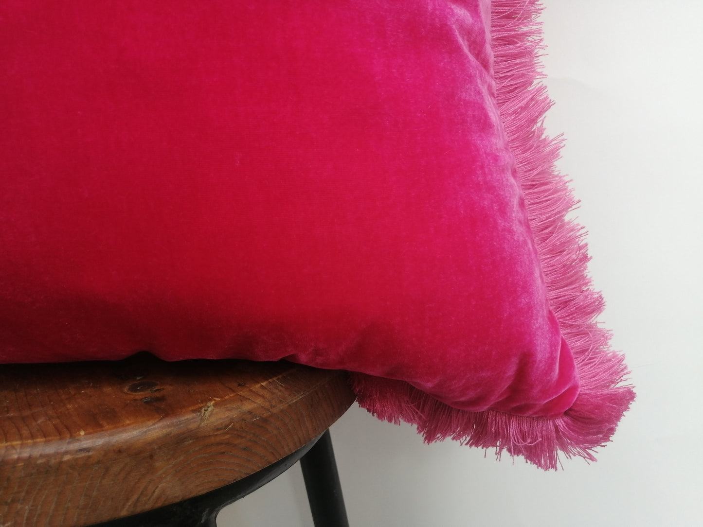 Hot pink silk velvet pillow // bright pink silk velvet cushion // pink velvet fringe pillow cushiom